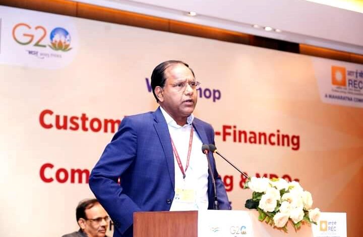 डीएफएस सचिव ने सूक्ष्म वित्त संस्थानों (एमएफआई) के साथ बैठक की अध्यक्षता की