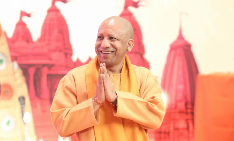 मुख्यमंत्री योगी आदित्यनाथ जी ने 28वें राष्ट्रीय युवा उत्सव में उ0प्र0 के प्रतिभागी दल का फ्लैग ऑफ किया