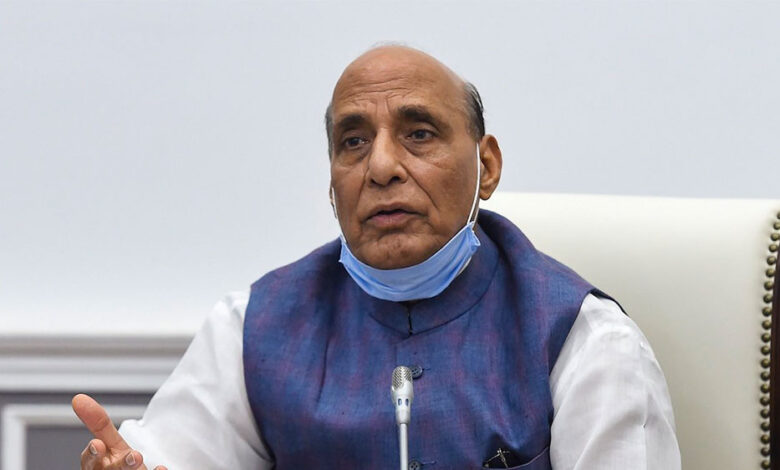 रक्षा मंत्री श्री राजनाथ सिंह ने नई दिल्ली में वरिष्ठ वैज्ञानिकों और अधिकारियों से मुलाकात की