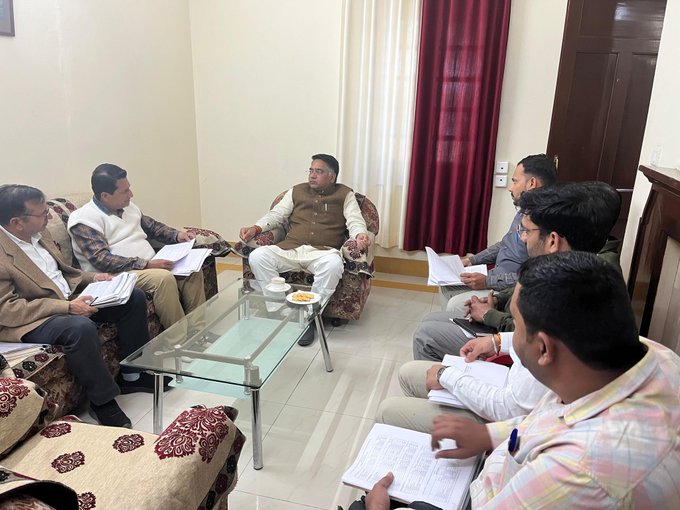 जल संसाधन मंत्री श्री सुरेशचंद्र रावत देवास परियोजना सहित बजट घोषणाओं की प्रगति की समीक्षा