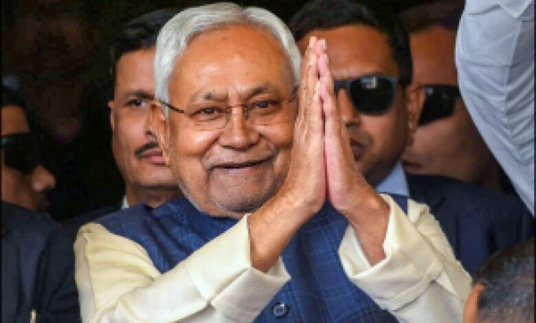 Bihar news: मुख्यमंत्री नीतीश कुमार ने बसंत पंचमी पर बधाई दी, पटना के मरीन ड्राइव पर पतंग उत्सव का आयोजन