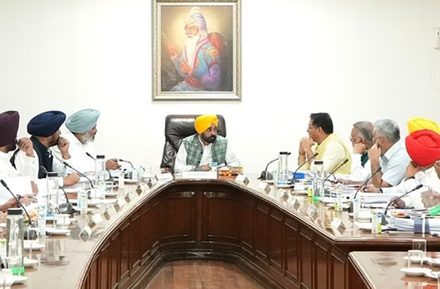 Punjab news: पंजाब सरकार के कर्मचारियों के लिए अच्छी खबर, सरकार ले सकती है कर्मचारियों की सैलरी पर बड़ा निर्णय