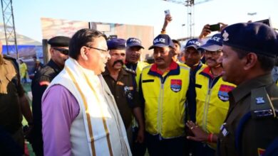 मुख्यमंत्री श्री पुष्कर सिंह धामी ने महाकुंभ 2025 में बनाया गया उत्तराखण्ड मंडपम  का अवलोकन किया।