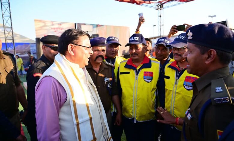 मुख्यमंत्री श्री पुष्कर सिंह धामी ने महाकुंभ 2025 में बनाया गया उत्तराखण्ड मंडपम  का अवलोकन किया।