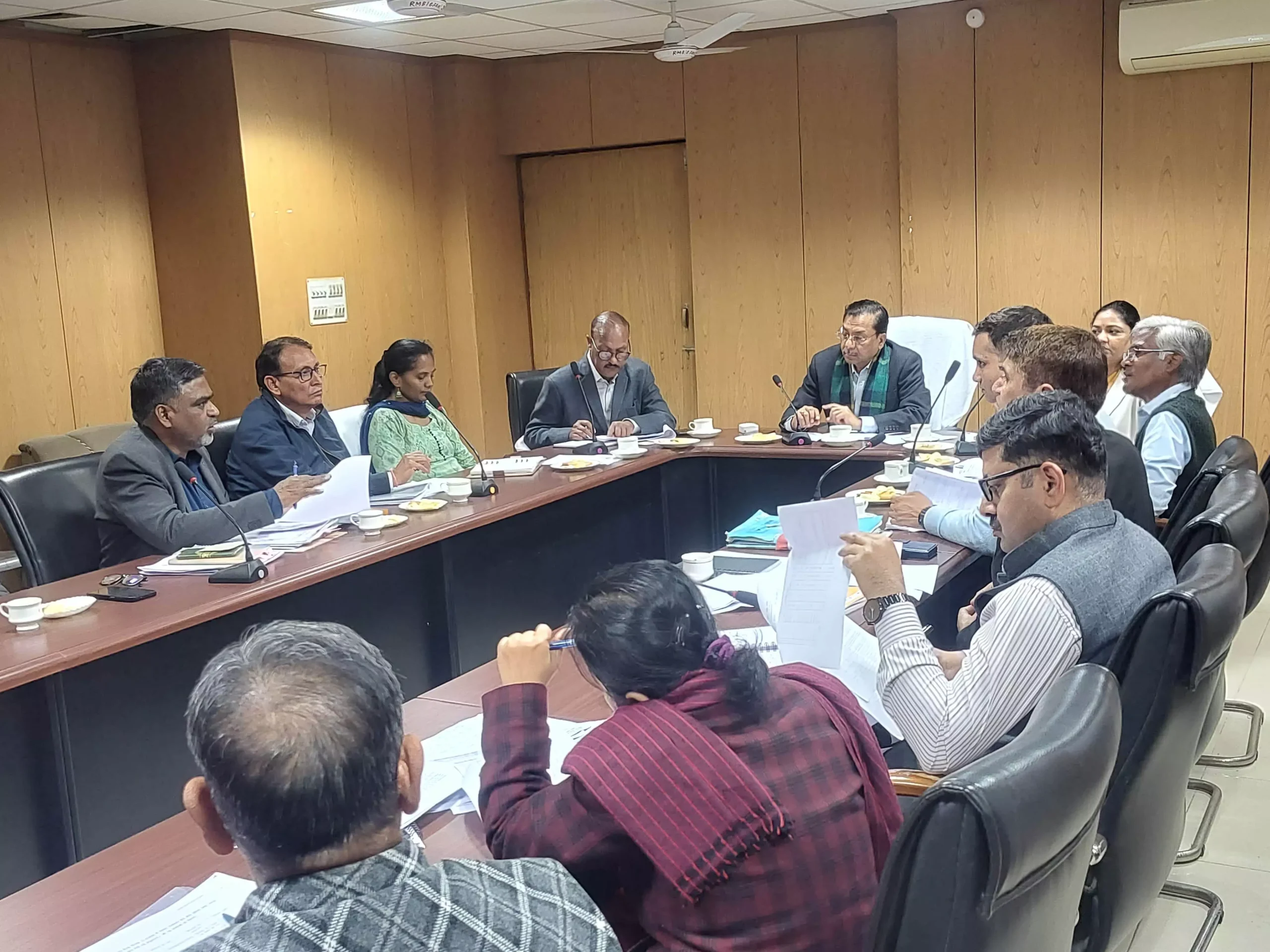 श्री अश्विनी भगत की अल्पसंख्यक मामलात एवं वक्फ विभाग की अध्यक्षता में अल्पसंख्यक मामलात विभाग की समीक्षा बैठक