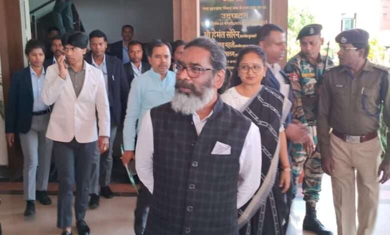 तेलंगाना सुरंग हादसा: मुख्यमंत्री हेमंत सोरेन ले रहे पल-पल का अपडेट, झारखंड के कर्मचारियों के परिजनों को लेकर तेलंगाना गए अधिकारी