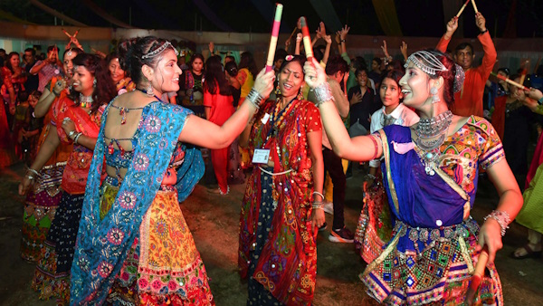 Navratri 2025: नवरात्रि पर गरबा और डांडिया इतना महत्वपूर्ण क्यों है? आइए जानते हैं