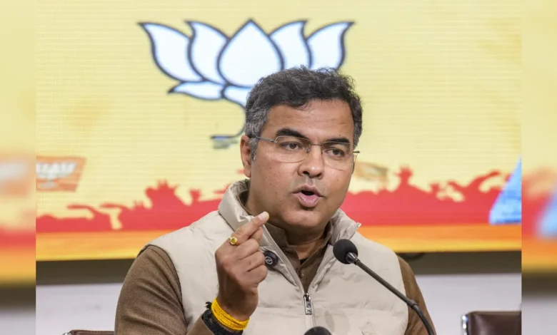 दिल्ली के मंत्री प्रवेश वर्मा ने पीडब्ल्यूडी के इंजीनियर को सस्पेंड करने का उठाया साहसिक कदम 