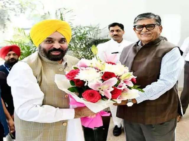 मुख्यमंत्री भगवंत सिंह मान ने राज्यपाल गुलाब चंद कटारिया से मुलाकात की, जिसमें इन मुद्दों पर व्यापक चर्चा हुई