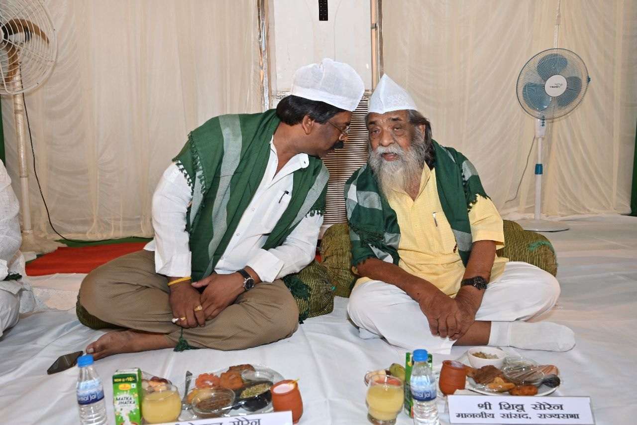 मुख्यमंत्री हेमंत सोरेन ने इफ्तार पार्टी का आयोजन किया रोजेदारों ने अमन-चैन और खुशहाली की कामना की 