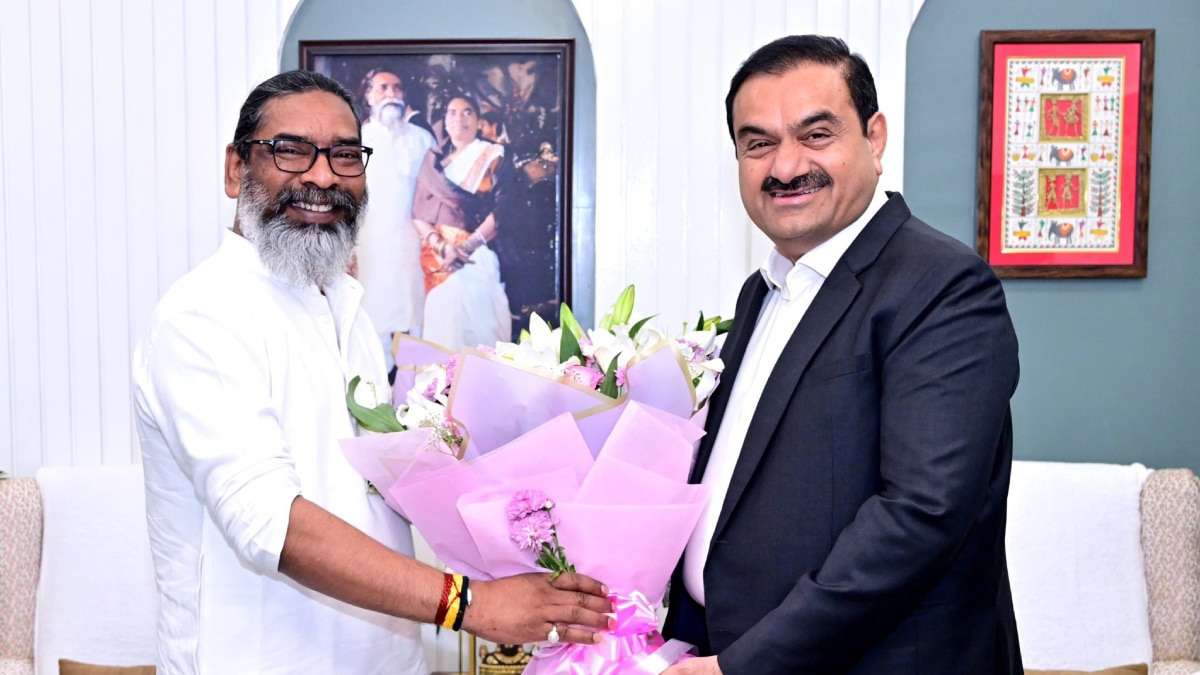 झारखंड के मुख्यमंत्री हेमंत सोरेन और उद्योगपति गौतम अडानी की के बीच हुई बैठक