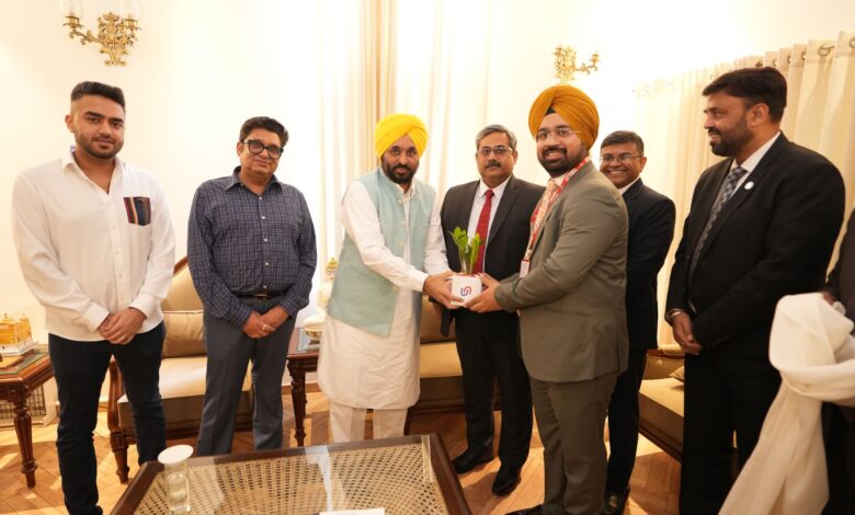 यूनियन बैंक ऑफ़ इंडिया ने मुख्यमंत्री के मिशन चढ़दी कला के तहत बाढ़ पीड़ितों के लिए दो करोड़ रुपये का योगदान दिया !