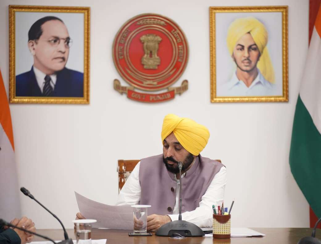 मुख्यमंत्री द्वारा बाढ़ प्रभावित कस्बों और शहरों में चल रहे सफाई, मरम्मत और राहत कार्यों की समीक्षा !