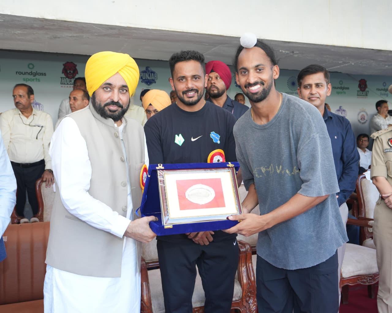 मुख्यमंत्री ने प्रदेश में हॉकी की प्राचीन शान को पुनः बहाल करने का संकल्प लिया !