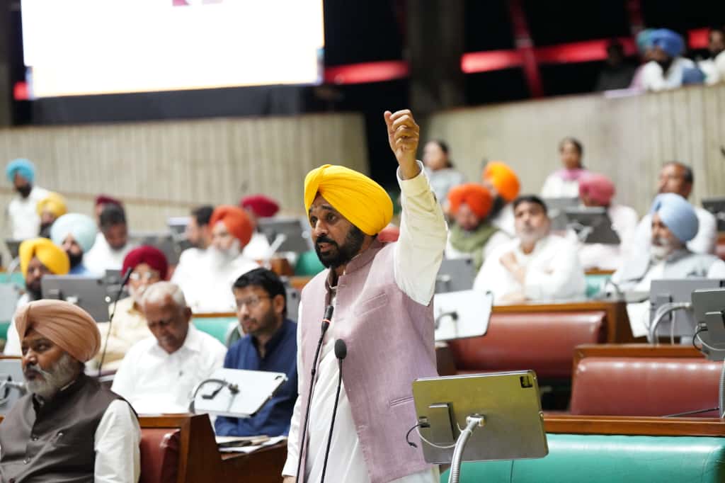 मुख्यमंत्री की ओर से ‘जिसका खेत, उसदी रेत’ योजना के तहत किसानों को खेतों से रेत निकालने के लिए 7200 रुपए प्रति एकड़ देने की घोषणा !