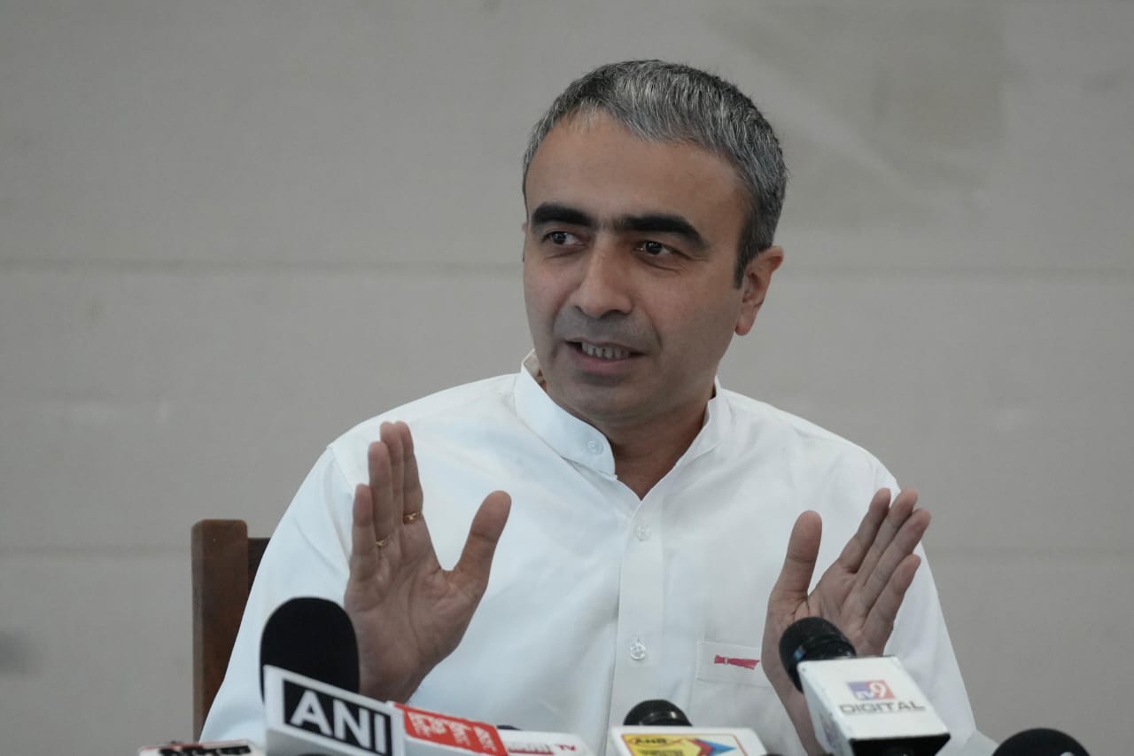 यह किसी एक अफसर की नहीं, संविधान और बराबरी की लड़ाई है: अनुराग ढांडा !