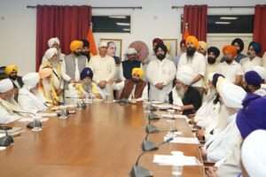 गुरु तेग बहादर साहिब के 350वें शहादत दिवस की तैयारियों संबंधी मुख्यमंत्री द्वारा सिख संतों,महापुरुषों एवं विद्वानों से बैठक !