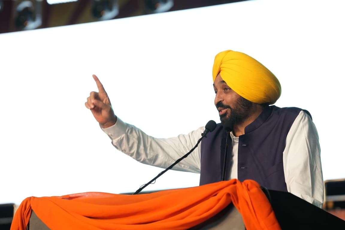 मुख्यमंत्री ने डी.आई.जी. भुल्लर को किया निलंबित; भ्रष्टाचार के प्रति ‘जीरो टॉलरेंस’ नीति दोहराई !