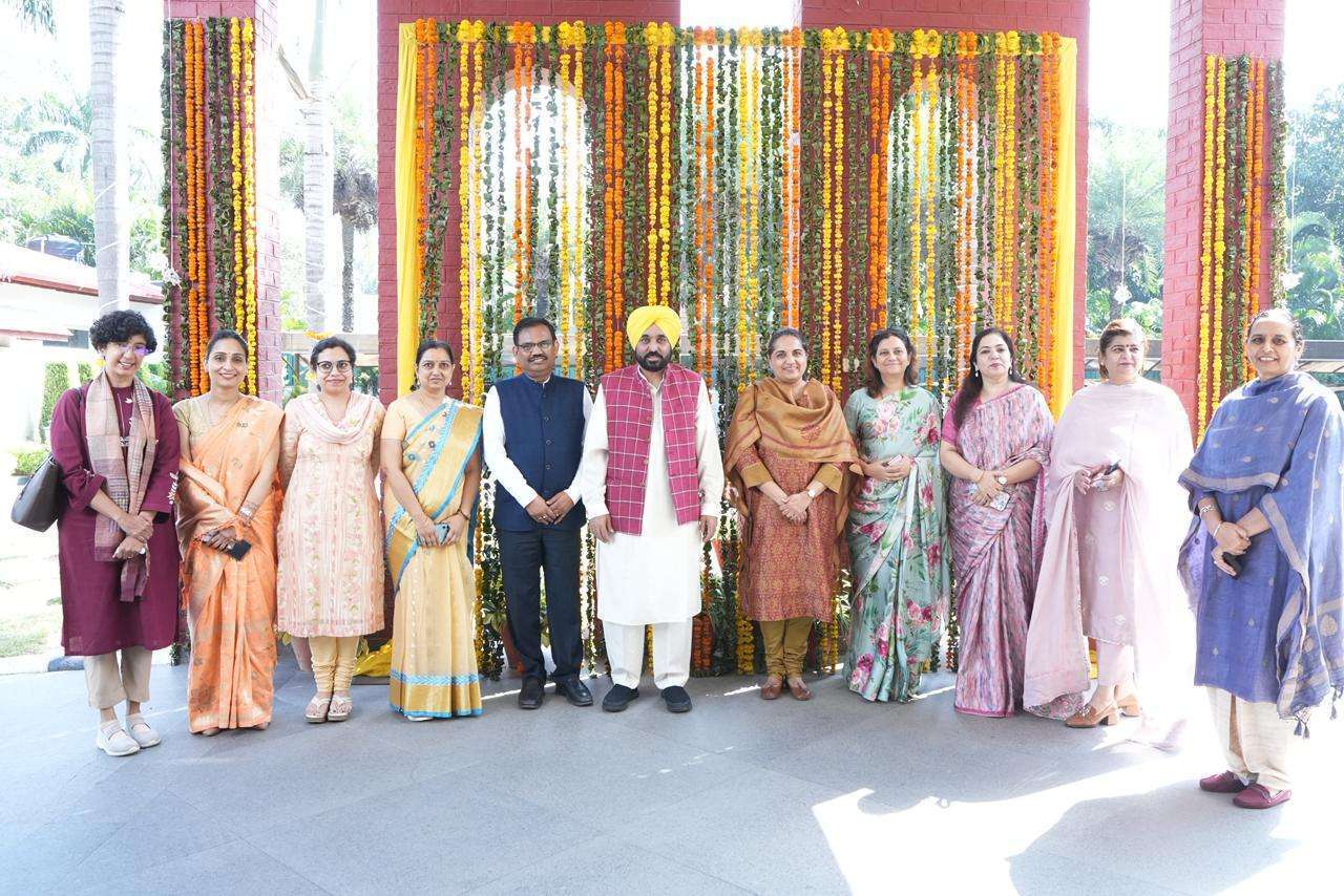 आईएएस ऑफिसर्स एसोसिएशन द्वारा ‘मिशन चढ़दी कला’ में पाँच लाख रुपये का योगदान देने की घोषणा की !