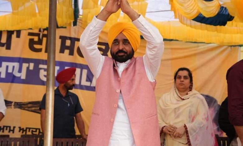 विपक्षी नेता बेतुकी बातें कर लोगों को गुमराह कर रहे हैं !