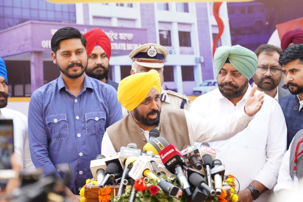 भारतीय चुनाव आयोग की घटती विश्वसनीयता लोकतंत्र के लिए बड़ा खतरा !