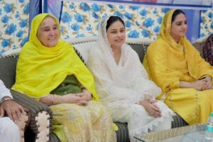 डॉ. गुरप्रीत कौर और माता जी ने संभाला मोर्चा, हरमीत संधू के पक्ष में किया जोरदार प्रचार !