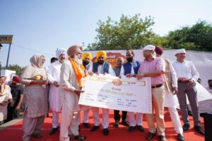 मुख्य मंत्री ने श्रद्धालुओं को दर्शन के लिए अमृतसर ले जाने वाली बसों के पहले जत्थे को हरी झंडी दिखाकर रवाना किया !