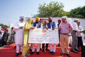 मुख्य मंत्री ने श्रद्धालुओं को दर्शन के लिए अमृतसर ले जाने वाली बसों के पहले जत्थे को हरी झंडी दिखाकर रवाना किया !