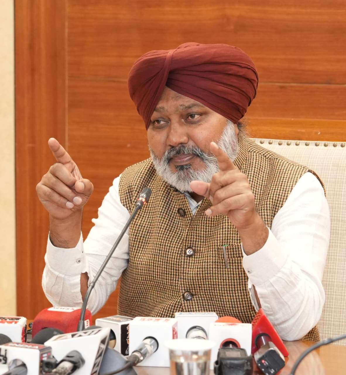 पंजाब भाजपा नेताओं को पंजाब विश्वविद्यालय के छात्रों से माफी मांगकर राज्य की भलाई के प्रति अपनी प्रतिबद्धता दिखाने की चुनौती दी !