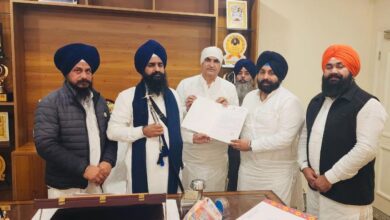 हरजोत सिंह बैंस और दीपक बाली द्वारा जत्थेदार ज्ञानी कुलदीप सिंह गड़गज्ज को श्री गुरु तेग बहादुर जी के 350वें शहीदी दिवस को समर्पित समागमों में शामिल होने का निमंत्रण !