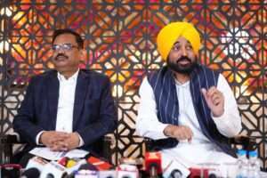 पंजाब और पंजाबियों के हितों के लिए चट्टान की तरह खड़ा हूं, प्रदेश के हक़ नहीं छीनने दूंगा - मुख्यमंत्री ! पंजाब और पंजाबियों के हितों के लिए चट्टान की तरह खड़ा हूं, प्रदेश के हक़ नहीं छीनने दूंगा - मुख्यमंत्री !