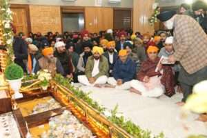 मुख्यमंत्री भगवंत सिंह मान और अरविंद केजरीवाल ने श्रीनगर में कीर्तन दरबार में संगत के साथ की शिरकत !