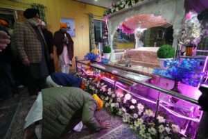 मुख्यमंत्री भगवंत सिंह मान और अरविंद केजरीवाल ने श्रीनगर में कीर्तन दरबार में संगत के साथ की शिरकत !