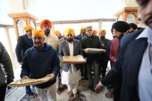 श्री गुरु तेग बहादुर जी के 350वें शहीदी दिवस को समर्पित विशाल नगर कीर्तन श्रीनगर से रवाना, मुख्यमंत्री भगवंत सिंह मान, अरविंद केजरीवाल और जम्मू-कश्मीर के मुख्यमंत्री उमर अब्दुल्ला ने संगत के साथ की शिरकत !