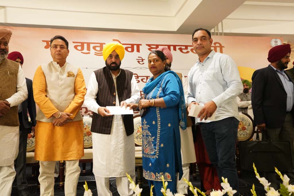 लोगों की नजरों में गिर चुके अकाली हमें मर्यादा का पाठ पढ़ा रहे हैं !