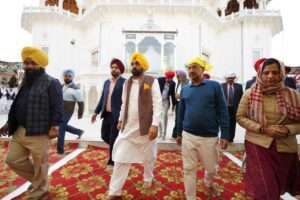 मुख्यमंत्री भगवंत सिंह मान और अरविंद केजरीवाल ने गुरुद्वारा तख्त श्री केसगढ़ साहिब, गुरुद्वारा सीस गंज साहिब और गुरुद्वारा भोरा साहिब में माथा टेका !
