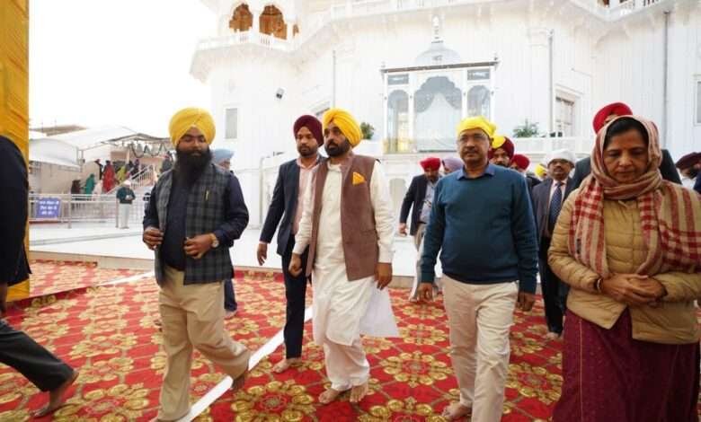 तीन तख्तों वाले शहरों को पवित्र शहरों का दर्जा देने का प्रस्ताव पारित करने की शक्ति प्रदान करने के लिए अकाल पुरख का धन्यवाद किया !