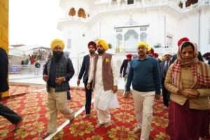 मुख्यमंत्री भगवंत सिंह मान और अरविंद केजरीवाल ने गुरुद्वारा तख्त श्री केसगढ़ साहिब, गुरुद्वारा सीस गंज साहिब और गुरुद्वारा भोरा साहिब में माथा टेका !
