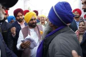 मुख्यमंत्री भगवंत सिंह मान और अरविंद केजरीवाल ने गुरुद्वारा तख्त श्री केसगढ़ साहिब, गुरुद्वारा सीस गंज साहिब और गुरुद्वारा भोरा साहिब में माथा टेका !