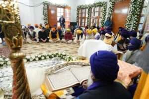 भगवंत मान और अरविंद केजरीवाल ने संगत में शामिल होकर प्रदेश की तरक्की और पंजाबी भाइयों की खुशहाली के लिए की अरदास ! भगवंत मान और अरविंद केजरीवाल ने संगत में शामिल होकर प्रदेश की तरक्की और पंजाबी भाइयों की खुशहाली के लिए की अरदास !