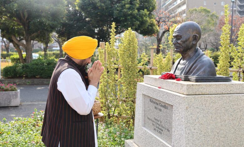 जापान दौरे के पहले दिन पंजाब के मुख्यमंत्री भगवंत सिंह मान ने आज टोक्यो स्थित एडोगावा गांधी पार्क में राष्ट्रपिता महात्मा गांधी को श्रद्धा-सुमन अर्पित किए।