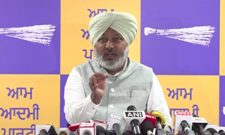 ‘आप’ पार्टी भाजपा द्वारा देश की निजता पर हमले की इस कोशिश का कड़ा विरोध करती है: वित्त मंत्री !