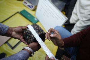 मुख्यमंत्री की ओर से निर्माणाधीन सड़कों का औचक निरीक्षण, सड़क में खामियों का पता लगने पर ठेकेदार के विरुद्ध कारण बताओ नोटिस जारी तथा भुगतान रोकने के आदेश !