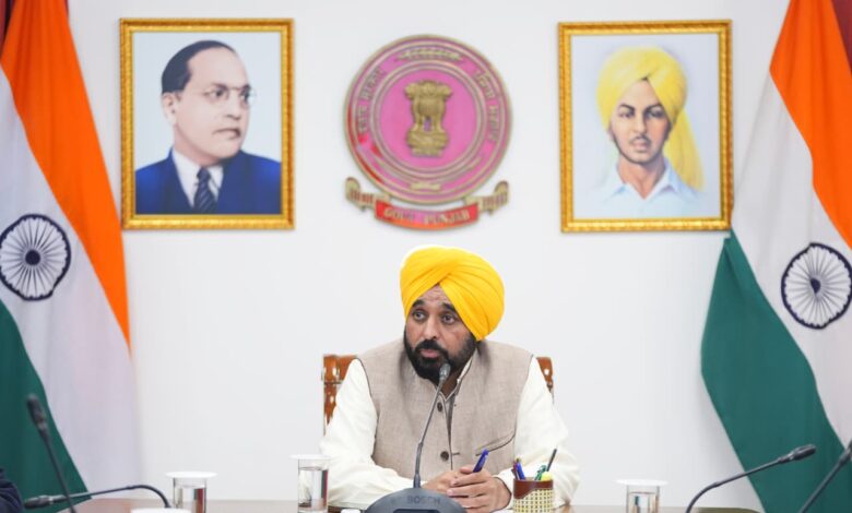 मीटिंग के दौरान श्री फतेहगढ़ साहिब में 25 से 27 दिसंबर को हो रही शहीदी सभा के प्रबंधों का जायजा लिया !