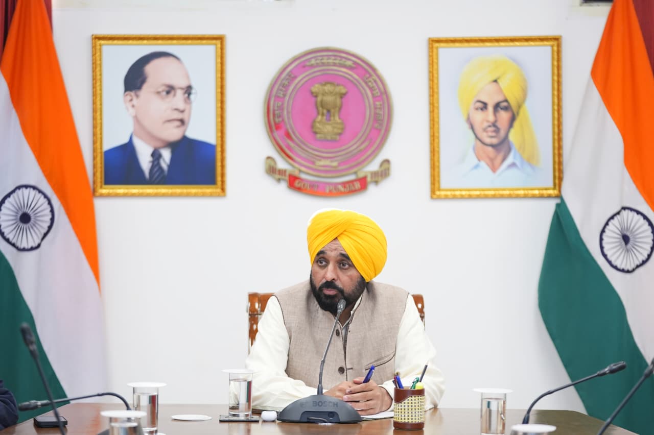 मीटिंग के दौरान श्री फतेहगढ़ साहिब में 25 से 27 दिसंबर को हो रही शहीदी सभा के प्रबंधों का जायजा लिया !