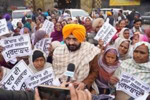 मनरेगा की जगह भाजपा के ‘काले कानून’ के खिलाफ ‘आप’ द्वारा बड़े स्तर पर विरोध प्रदर्शन, मंत्री तरुनप्रीत सिंह सौंद ने कहा! ग्रामीण रोज़ी-रोटी पर सीधा हमला है !