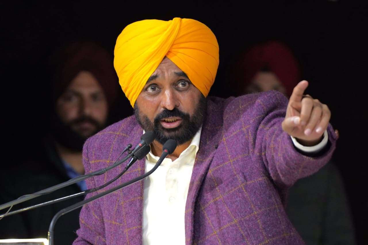 सोसायटियों में स्वामित्व को लेकर दशकों से चली आ रही अनिश्चितता खत्म करने हेतु नागरिक-केंद्रित सुधार