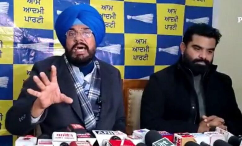 गुरुओं के सम्मान पर हमला बर्दाश्त नहीं, कांग्रेस-अकाली दल भी बराबर के दोषी - धालीवाल पंजाब की आर्थिक बदहाली के लिए केंद्र की भाजपा सरकार जिम्मेदार: धालीवाल*