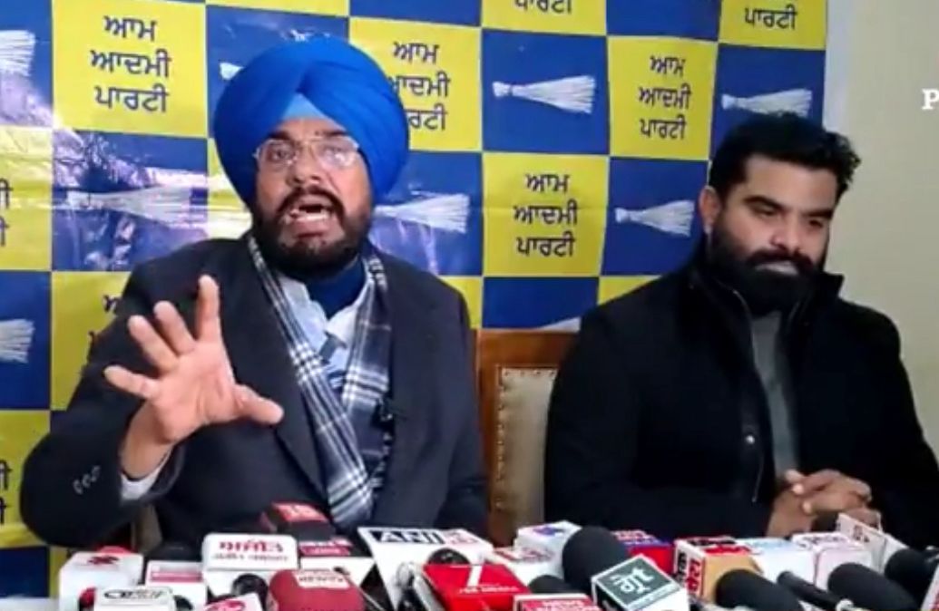 गुरुओं के सम्मान पर हमला बर्दाश्त नहीं, कांग्रेस-अकाली दल भी बराबर के दोषी - धालीवाल पंजाब की आर्थिक बदहाली के लिए केंद्र की भाजपा सरकार जिम्मेदार: धालीवाल*