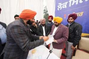 कड़ाके की ठंड के बावजूद मुख्यमंत्री भगवंत सिंह मान ने जालंधर में की लोक मिलनी कहा— लोक मिलनियां पंजाब के विकास को तेज़ करने में प्रेरक सिद्ध होंगी !